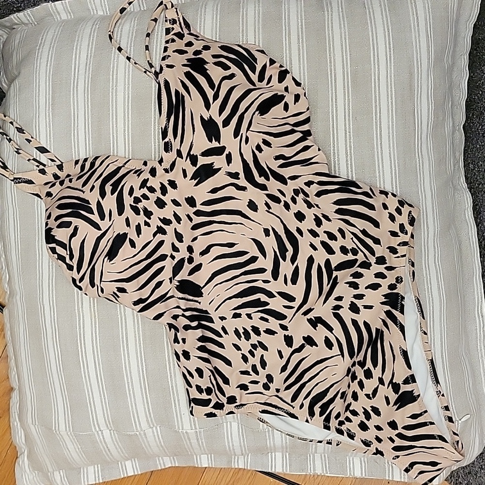 Shade & Shore bathingsuit shelf bra w removable liners size S cheeky high cut